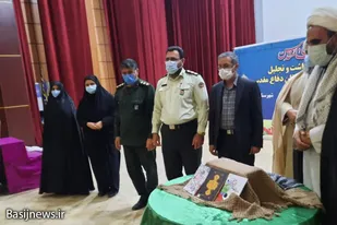 رونمایی از تابلو نقاشی و سه کتاب دفاع مقدس در شهرستان بهار