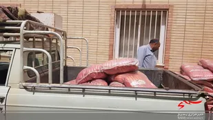 توزیع بسته های معیشتی در میان خانواده&zwnj;های نیازمند به همت بسیجیان پایگاه های حوزه ١۶ ناحیه امام صادق (ع)
