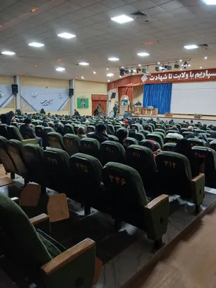 سرهنگ قاسمی در نشست مسئولان بسیج ناحیه امام رضا علیه&zwnj;السلام، بر اهمیت مسئولیت&zwnj;های فرماندهان، مقابله با جنگ نرم و ارتقای اخلاق و معنویت در جوانان تأکید کرد.