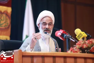 کنار ذکر یا حسین، با حسین بودن را هم آموزش دهید