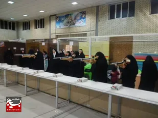 مسابقات تیراندازی با تفنگ بادی ویژه خادمین شهدای استان برگزار شد