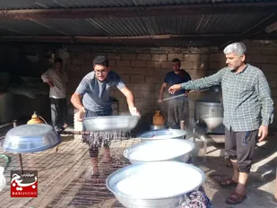 پخت غذای گرم عاشورایی در روستا های شهرستان هندیجان
