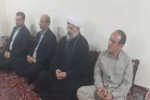 دیدار مسئولان شهرستان دشتی با خانواده شهید آستروتین؛ اولین شهید دفاع مقدس شهرستان دشتی