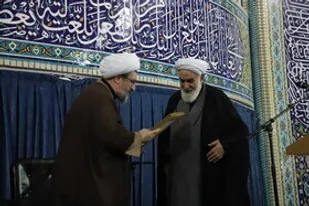 حکم رهبر انقلاب به امام جمعه تبریز اهدا شد