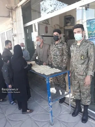 توزیع نان رایگان به مناسبت ولادت امام حسن مجتبی(ع) در کرمانشاه
