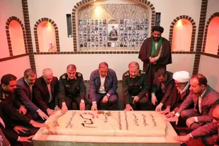 ادای احترام رئیس سازمان بسیج مستضعفین به مقام شامخ شهید گمنام در یادمان شهدای قلاویزان