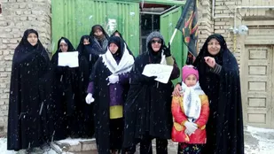 دیدار خواهران بسیجی شاهرود با خانواده شهدا