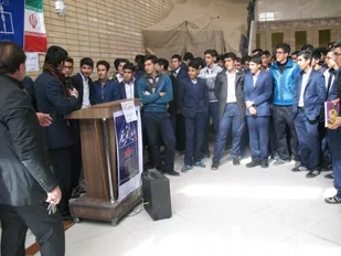 برپایی تریبون آزاد در دبیرستان شهید استکی