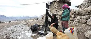 تفکر تجمل گرایی مسئولین وعقبگرد به دوران پهلوی/ ذهن غرب زده نمی تواند به محرومان فکر کند