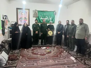 پدران شهدا الگوی ایثار در جامعه هستند