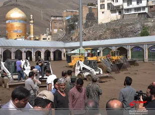 امدادگران در امامزاده داوود از جان مایه گذاشتند/ امدادرسانی به سیل زدگان در تهران رنگ حسینی داشت