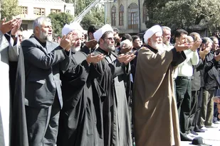 اقامه نماز ظهر عاشورا در دارالمومنین همدان