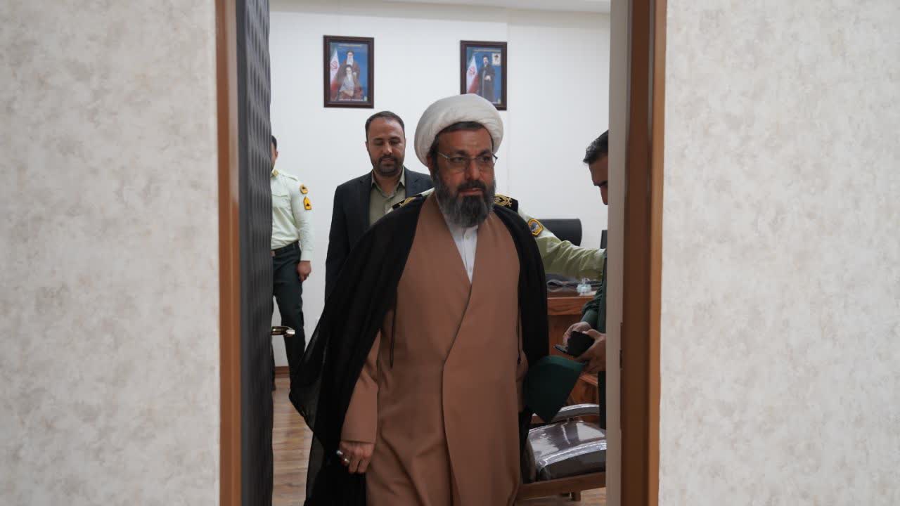 دیدار فرمانده سپاه ثارالله و مسئول دفتر نمایندگی ولی‌فقیه با فرمانده انتظامی کرمان به مناسبت هفته فراجا