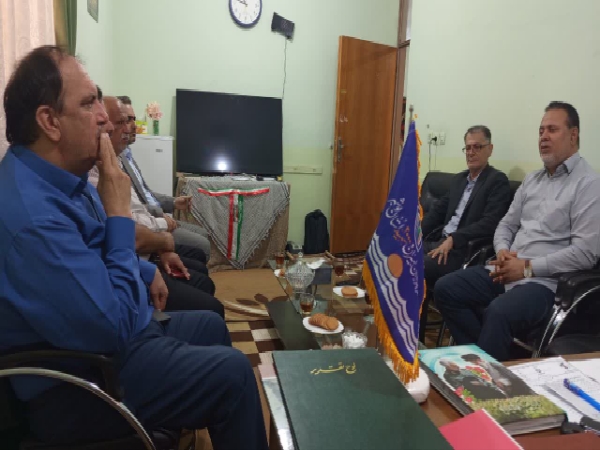 دیدار خانواده شهید رئیسعلی دلواری با فرمانده سپاه دلوار