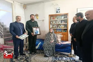 دیدار بسیجیان حوزه حضرت علی&zwnj;ابن&zwnj;ابیطالب (ع) ملایر با خانواده معزز شهید &laquo;خدایار حق&zwnj;داده&raquo;