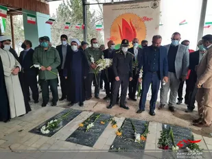 مزار شهداء روستای هیو ساوجبلاغ گلباران شد+تصاویر