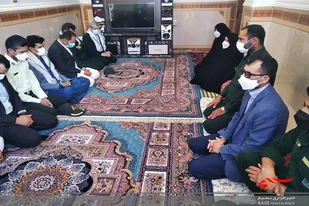 دیدار فرمانده سپاه شهرستان ایرانشهر خانواده معظم شهدا به مناسبت هفته بسیج