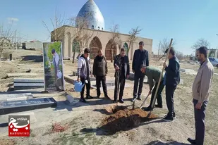 برگزاری آیین درختکاری به یاد رهبر شهید در فامنین