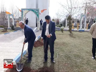۲۰ نهال به نیت ۲۰ شهید شهر محمودآباد نمونه پلاک گذاری و غرس شد