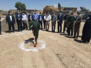 کلنگ احداث2واحد مسکونی مددجویی در شهرستان خدابنده به زمین زده شد