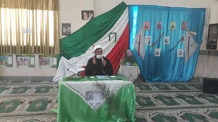 نواختن زنگ ایثار و شهادت در مدرسه شهید حسن حسنان