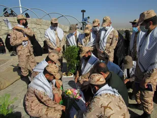 مراسم تکریم و تجلیل از سربازان همزمان در جبل النور