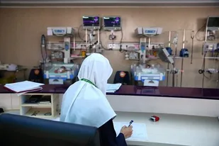 دولت با افزایش استخدام پرستاران فشار کاری این قشر را کاهش دهد