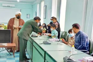 از کودکان روزه اولی لارستان در اختتامیه ویژه برنامه مهمون کوچیکا تجلیل شد