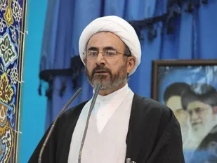 ایجاد الگوهای دروغین برای جوانان هدف دشمن است
