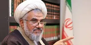 رسانه در خط مقدم ایستادگی در برابر تحریف است
