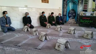 اهدای ۳۰۰ بسته لوازم التحریر بین دانش آموزان نیازمند + تصاویر