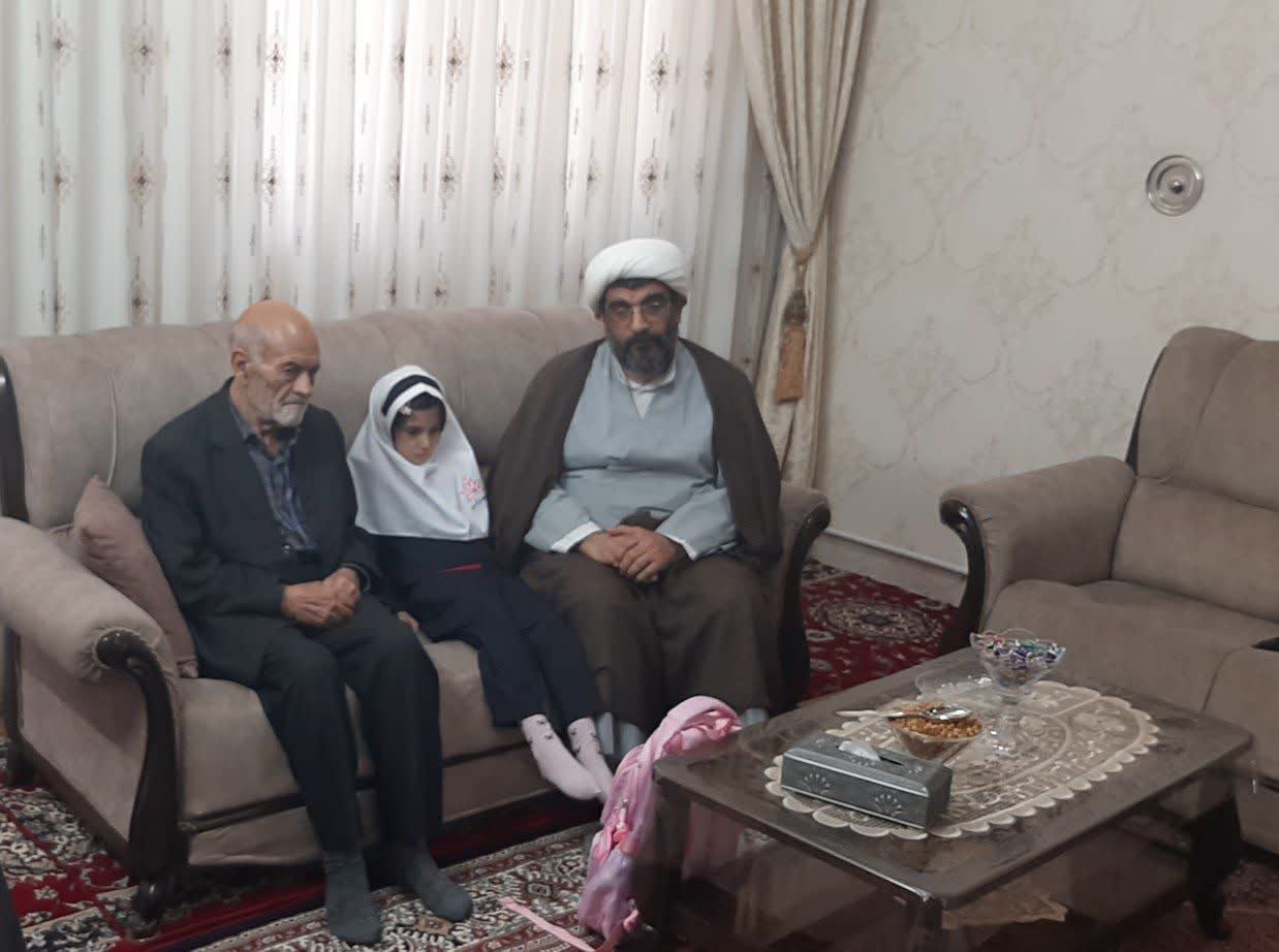 مشایعت فرزند شهید تا مدرسه در آغاز سال تحصیلی زنجان