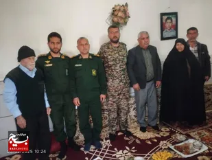 تجلیل از خانواده معظم شهید محمد طاهر مرتضوی در شهرستان بهبهان به مناسبت دهه فجر
