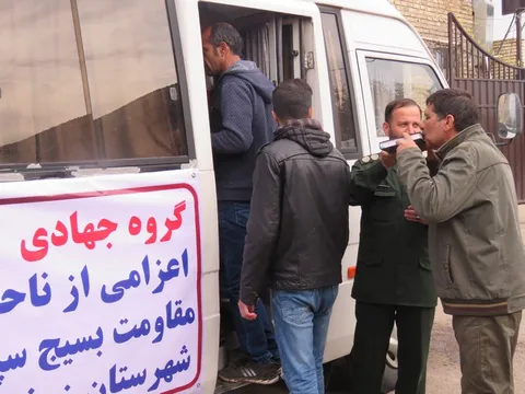 اعزام گروه جهادی بسیجیان و ارسال کمک های مردمی شهرستان زرندیه به مناطق سیل زده