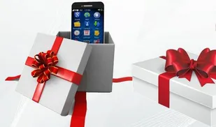 اهدای ۲ دستگاه گوشی هوشمند به دانش&zwnj;آموزان توسط معلم نهاوندی