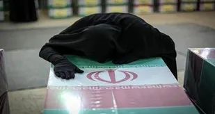 مادر شهید خلیل مهری دار به فرزند شهیدش پیوست