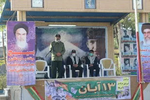 برگزاری مراسم صبحگاه با محوریت گرامیداشت روز دانش آموزی در ناحیه مقاومت بسیج آران و بیدگل برگزار شد.