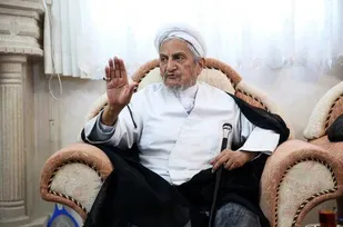 پیکر آیت الله صانعی در قم خاکسپاری شد