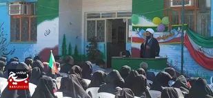 جشن دهه فجر در مدرسه فرزانگان روستای پهلوانکشی