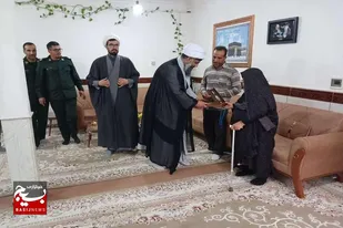 دیدار کارکنان دفتر نمایندگی سپاه ناحیه رزن با خانواده روحانی شهید &laquo;صاعد وصال&raquo;