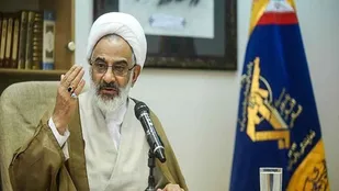 پیوستگی امت و ولایت سبب پایداری انقلاب اسلامی است