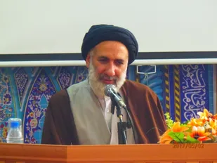 وظیفه معلمان همچون انبیاء انسان سازی است
