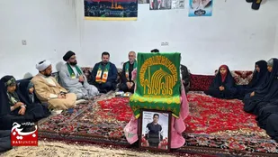 خادمان رضوی میهمان خانواده شهید پاسدار محمد امین شفیعی +تصاویر