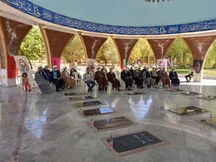 غبار روبی و تجديد میثاق جامعه روحانیت با شهدا در گلزار شهدای گمنام