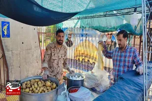 حال و هوای خدمت به زوار حسینی در موکب شهید خوش لفظ همدان