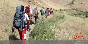 نجات کوهنورد گرفتار در اشترانکوه پس از ۱۵ ساعت عملیات طاقت&zwnj;فرسا