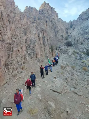 صعود جانبازان خراسان رضوی به ارتفاعات شهرستان خلیل آباد+عکس