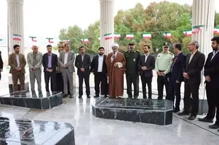 غبار روبی مزار مطهر شهدای گمنام به مناسبت دهه فجر دربستک