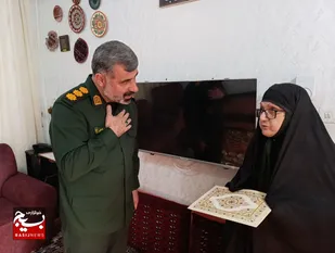 دیدار فرمانده سپاه نکا با خانواده شهید رسانه&zwnj;ای محمدحسن قریب طزره