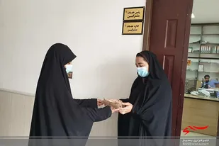 توزیع وصیت نامه سردار شهید حاج قاسم سلیمانی در ادارات بمپور